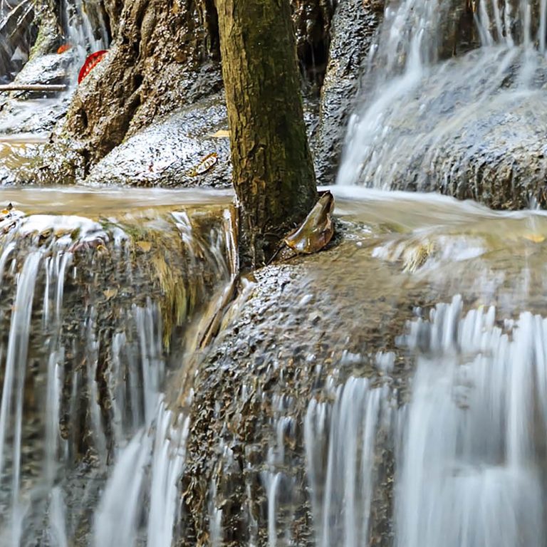 Tapeta Podzimní les vodopády Tapeta Podzimní les vodopády